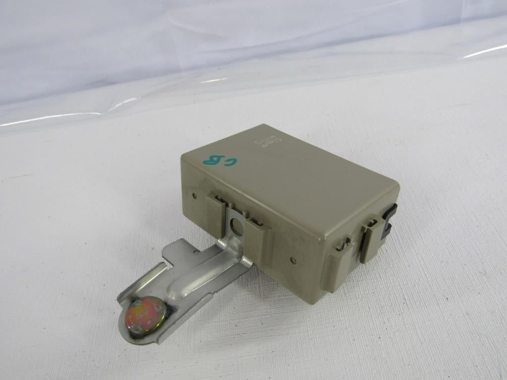 2001-2004 Toyota Sequoia Towing Converter Relay 81985-34010 OEM