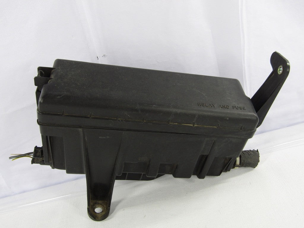 2000-2002 Toyota Tundra Fuse & Relay Center & Cover 827410C010
