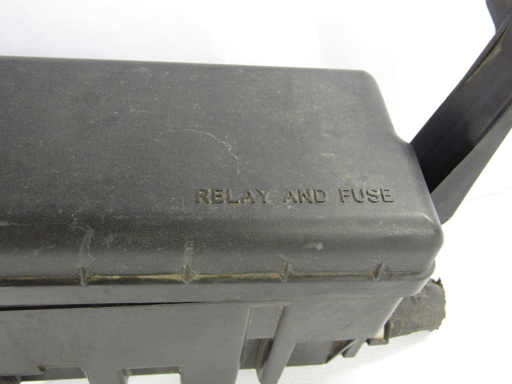 2000-2002 Toyota Tundra Fuse & Relay Center & Cover 827410C010