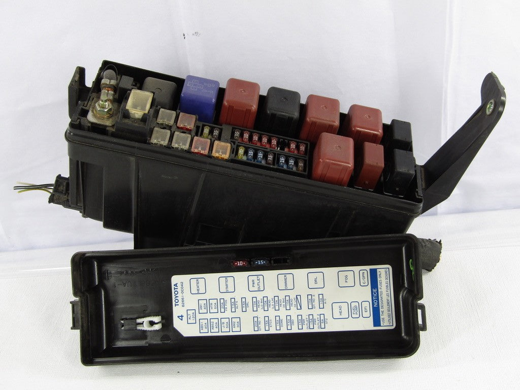 2000-2002 Toyota Tundra Fuse & Relay Center & Cover 827410C010