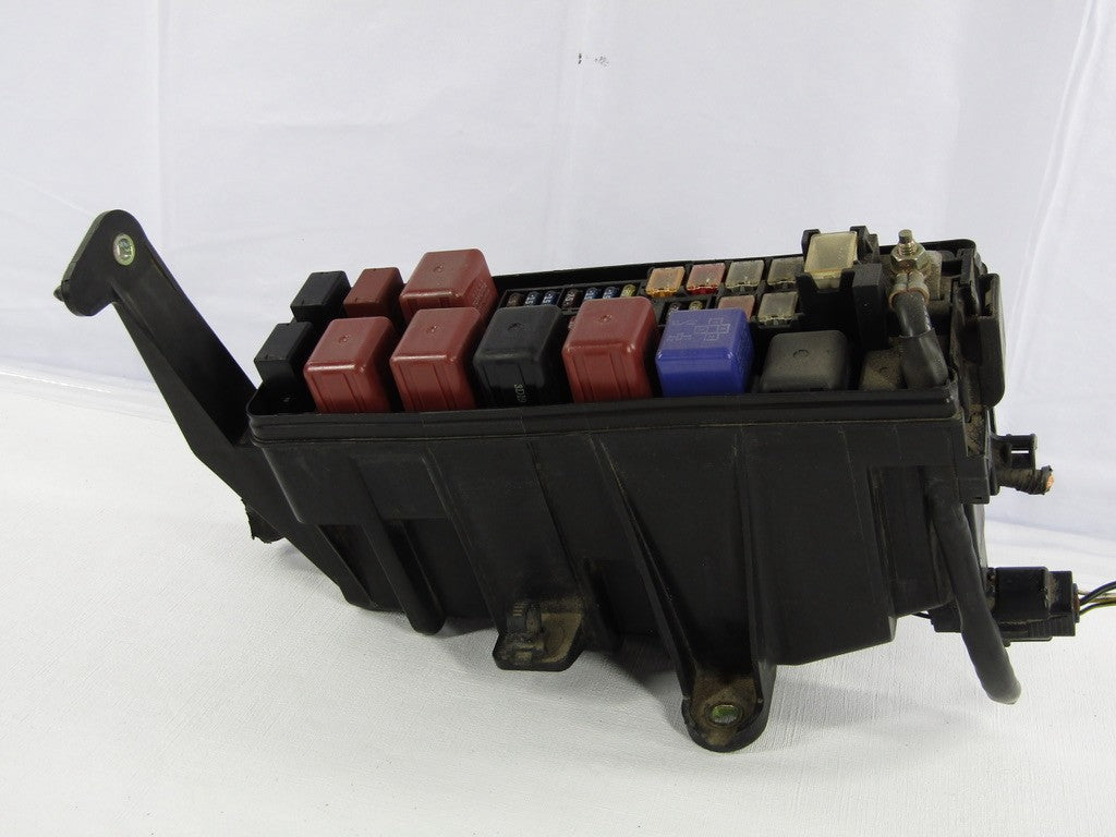 2000-2002 Toyota Tundra Fuse & Relay Center & Cover 827410C010