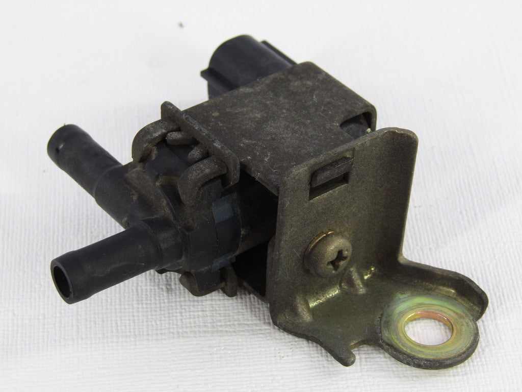 2000-2006 Toyota Tundra Vacuum Switch Valve 25860-50100 OEM