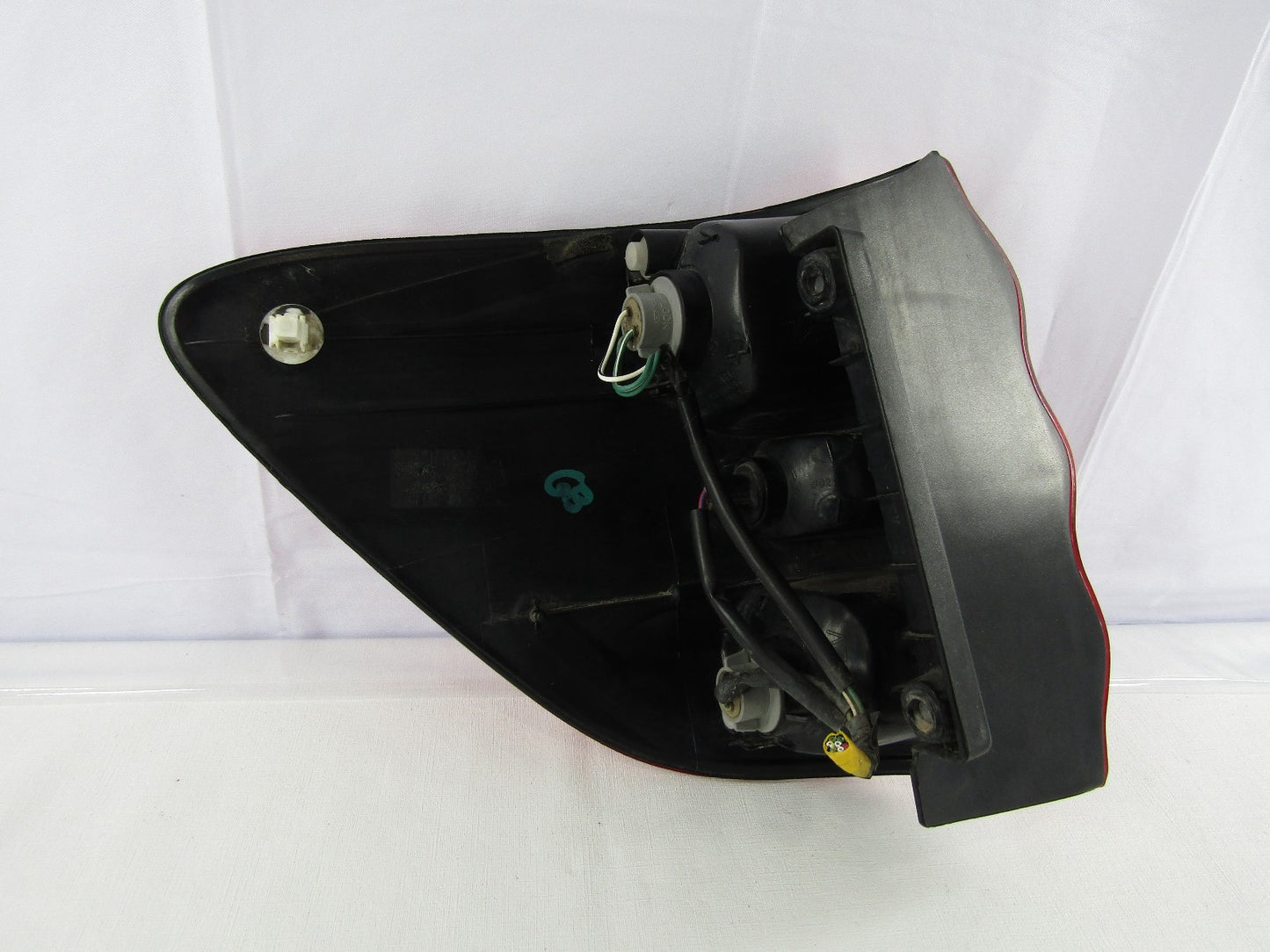2001-2004 Toyota Sequoia Right Rear Outer Tail Light Assembly