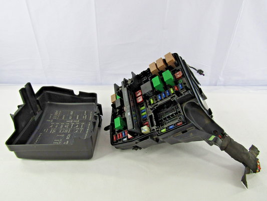 2013-2015 Hyundai Sonata 2.4L Junction Fuse Box Relay Module and Lid OEM