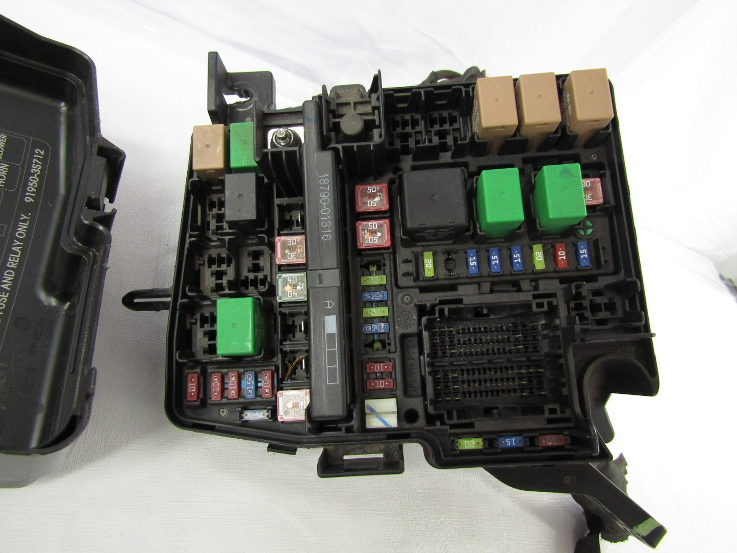 2013-2015 Hyundai Sonata 2.4L Junction Fuse Box Relay Module and Lid OEM
