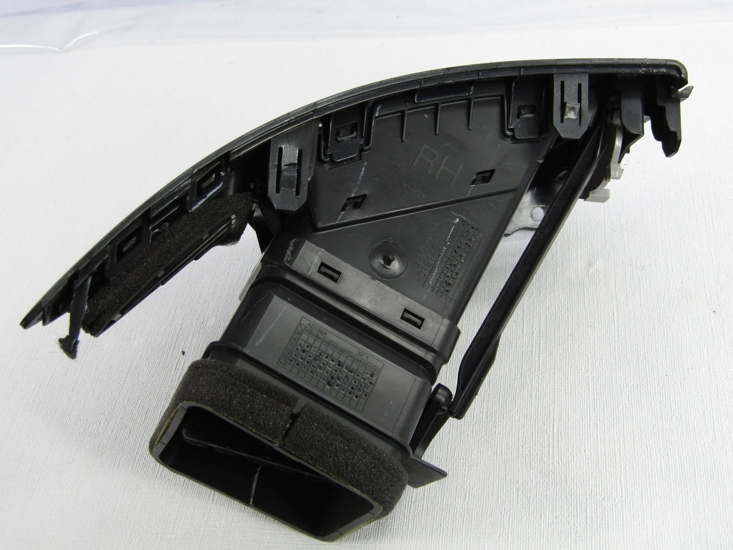 2011-2014 Hyundai Sonata Right Outer Dashboard Air Vent with Side Vent OEM