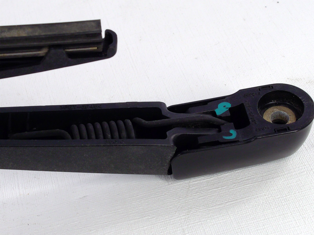 2005-2009 Subaru Legacy Outback Rear Windshield Wiper Arm Cover OEM M5107850