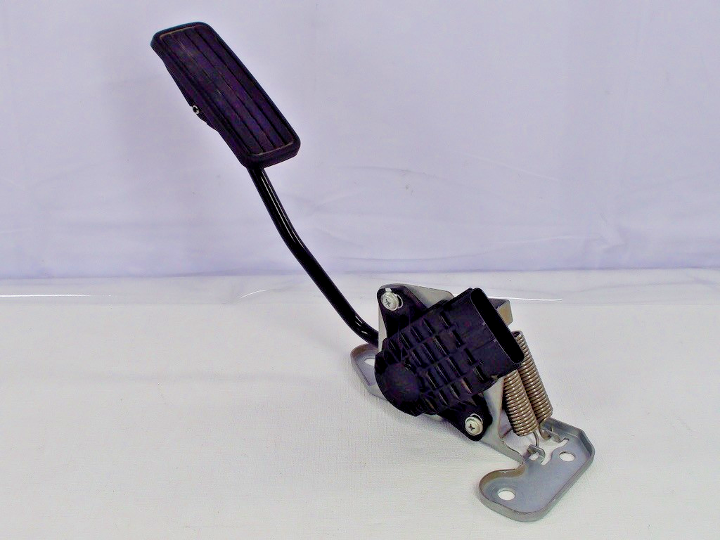 2005-2007 Subaru Outback Accelerator Gas Pedal 36010AG021 OEM