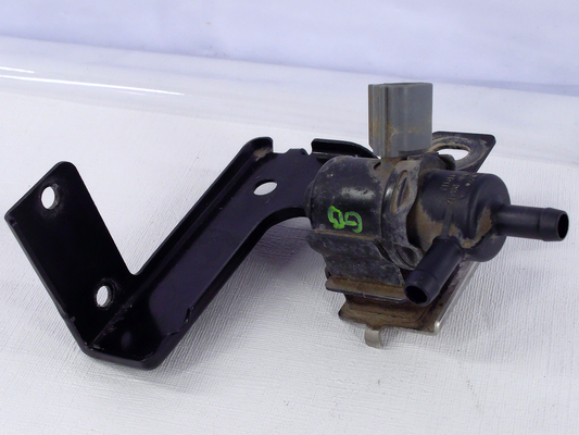 2001-2005 Toyota Sequoia Vacuum Switching Valve 90910-12246 OEM
