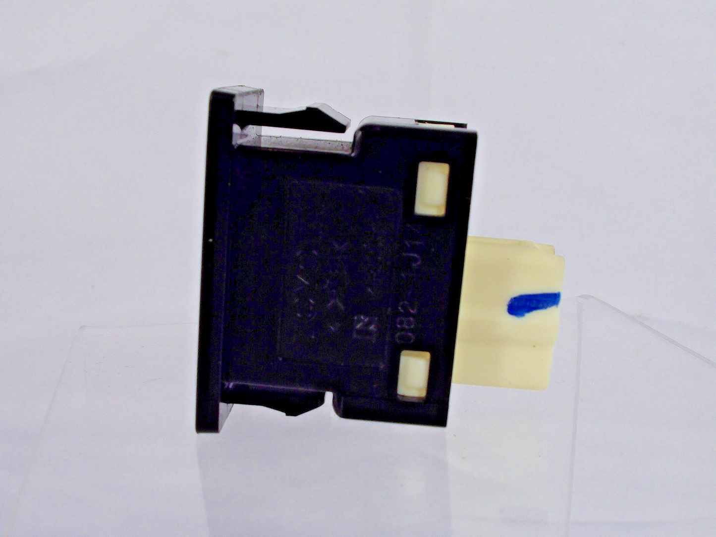 1999-2003 Lexus RX300 Security Alarm Indicator Light 81850-33020 OEM