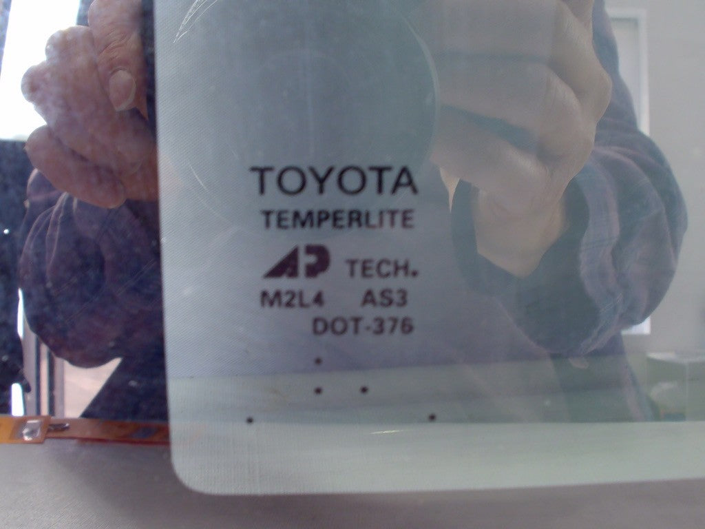 2001-2007 Toyota Sequoia Sunroof Glass Tinted Temperlite OEM 632040C010