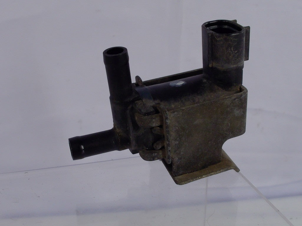 2001-2007 Toyota Sequoia Vacuum Switch Valve 25860-50100 OEM
