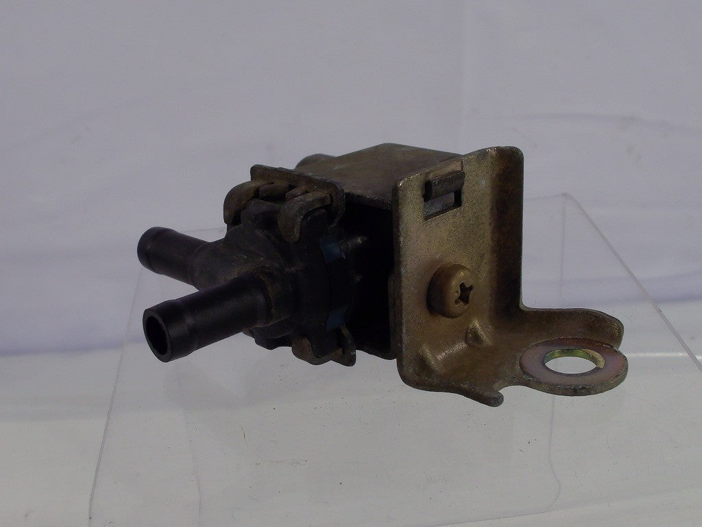 2001-2007 Toyota Sequoia Vacuum Switch Valve 25860-50100 OEM