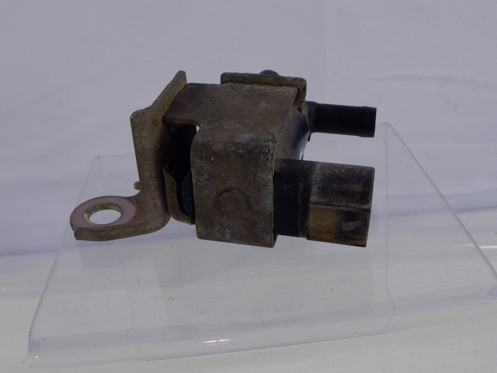 2001-2007 Toyota Sequoia Vacuum Switch Valve 25860-50100 OEM