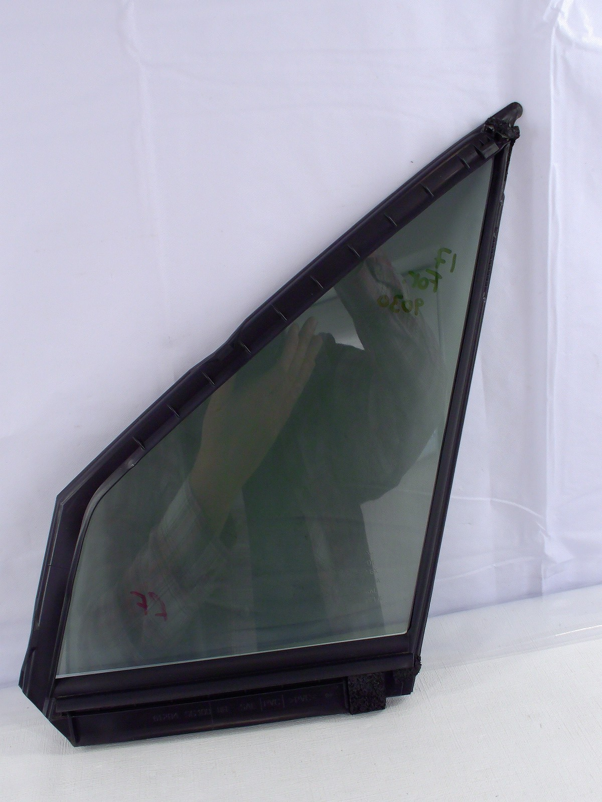 2016-2018 Subaru Forester Right Front Door Partition Glass Window OEM