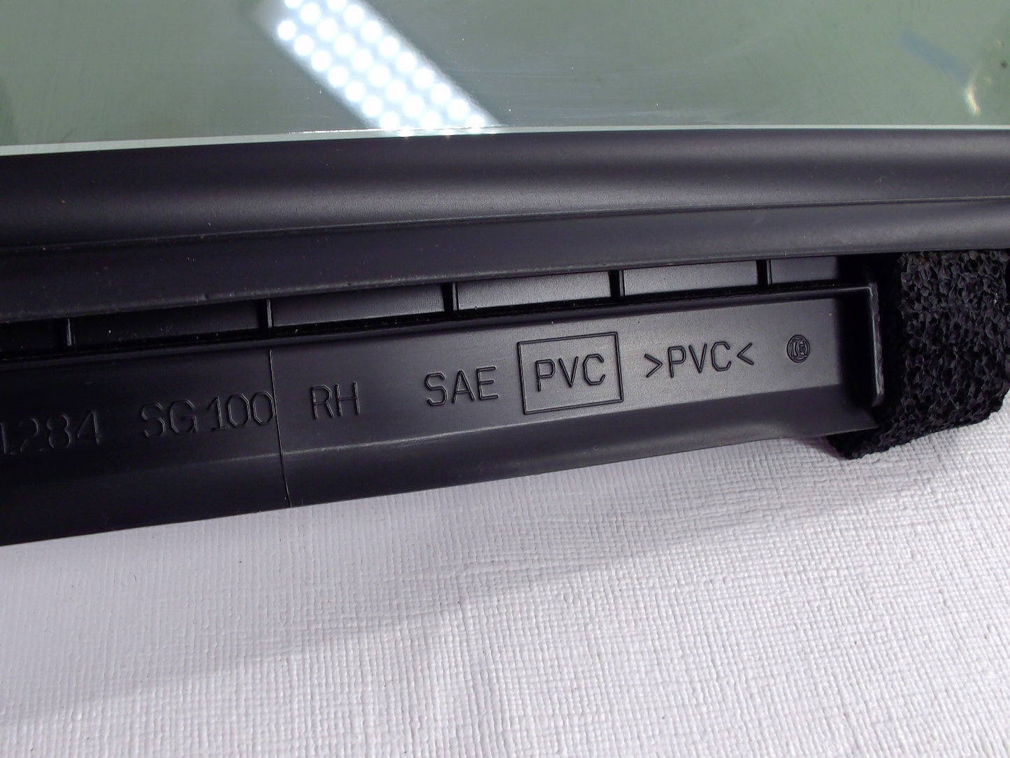 2016-2018 Subaru Forester Right Front Door Partition Glass Window OEM