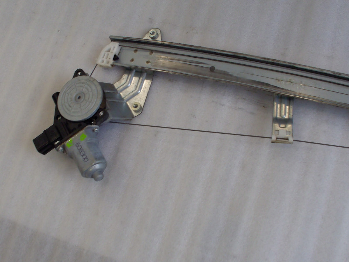 2014-2018 Subaru Forester Front Right Window Motor and Regulator OEM 61041SG022