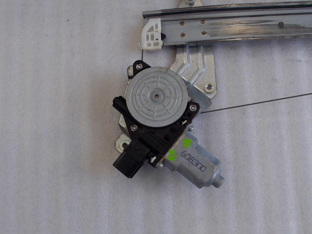 2014-2018 Subaru Forester Front Right Window Motor and Regulator OEM 61041SG022