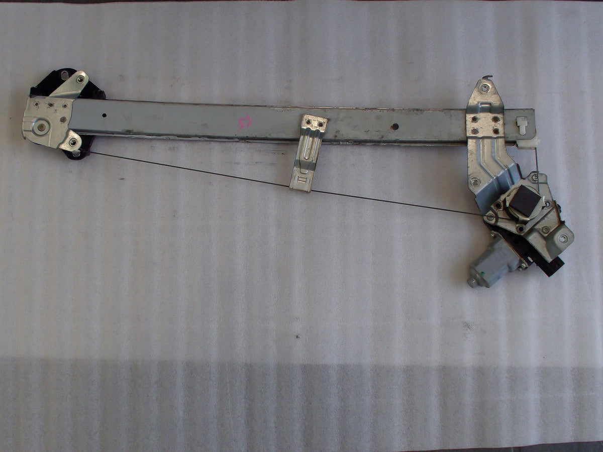 2014-2018 Subaru Forester Front Right Window Motor and Regulator OEM 61041SG022