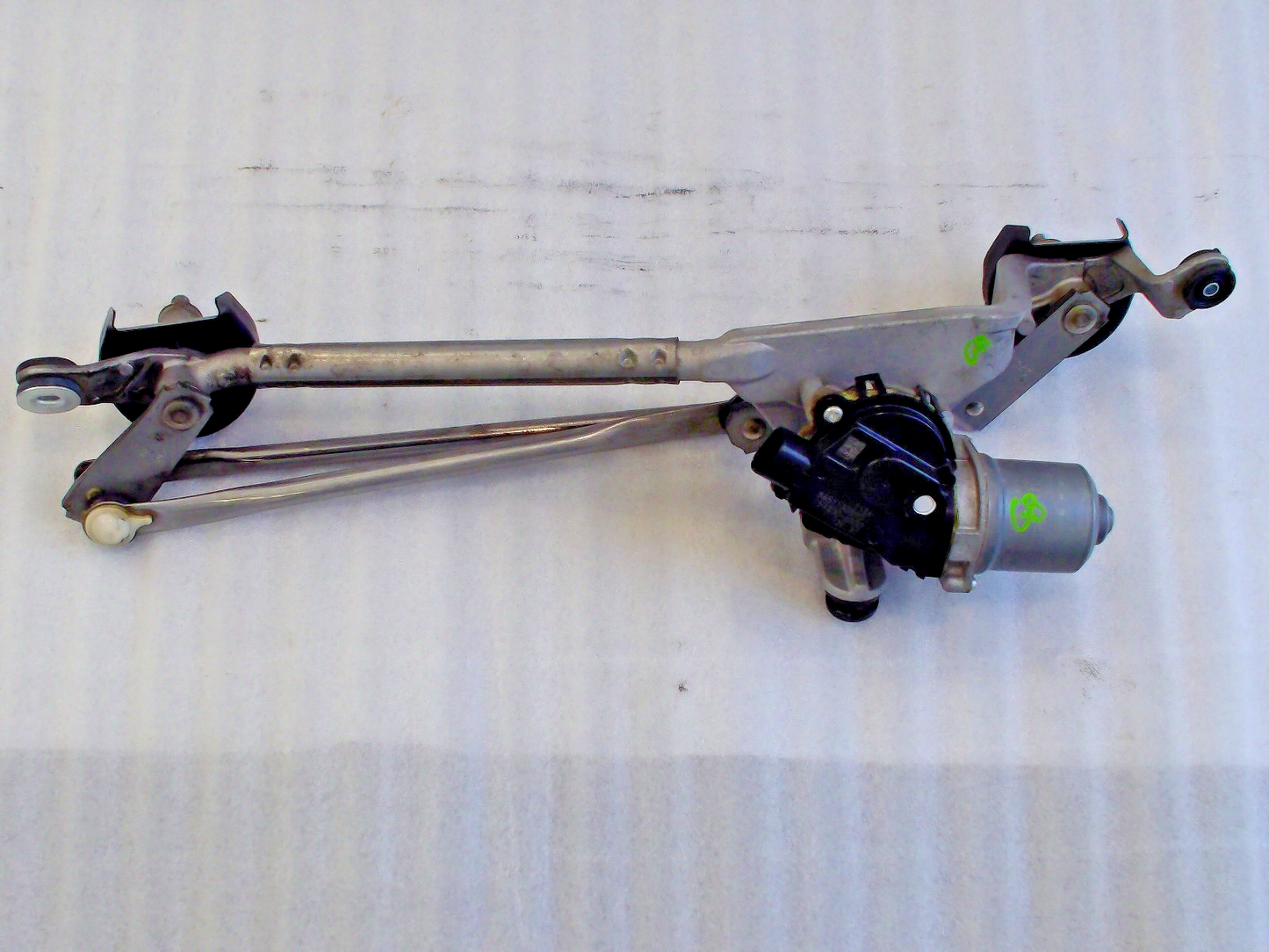 2014-2018 Subaru Forester Wiper Motor and Linkage 86510SG010 Assembly OEM