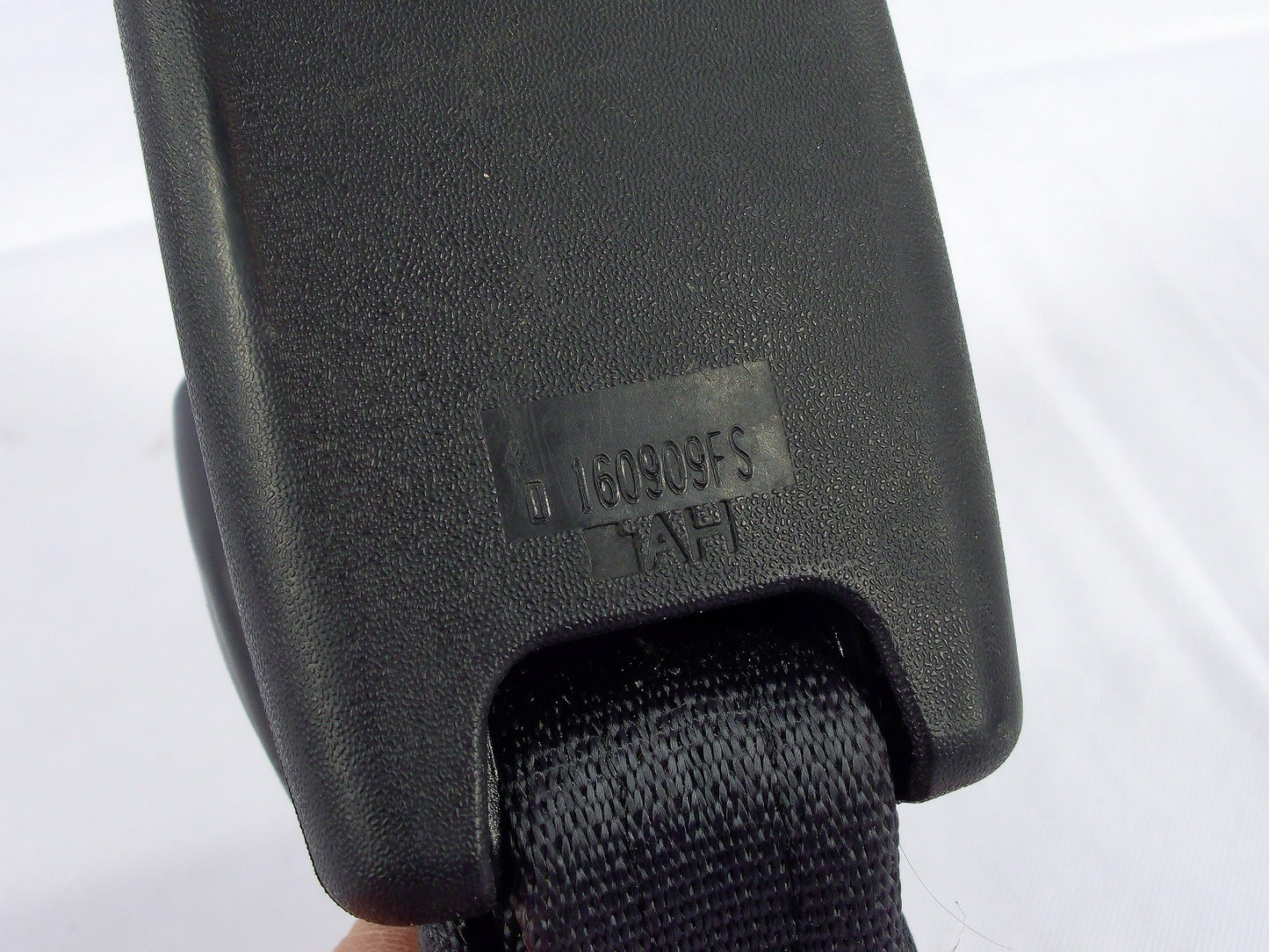 2014-2018 Subaru Forester Rear Right Seat Belt Buckle Receiver Set Black OEM