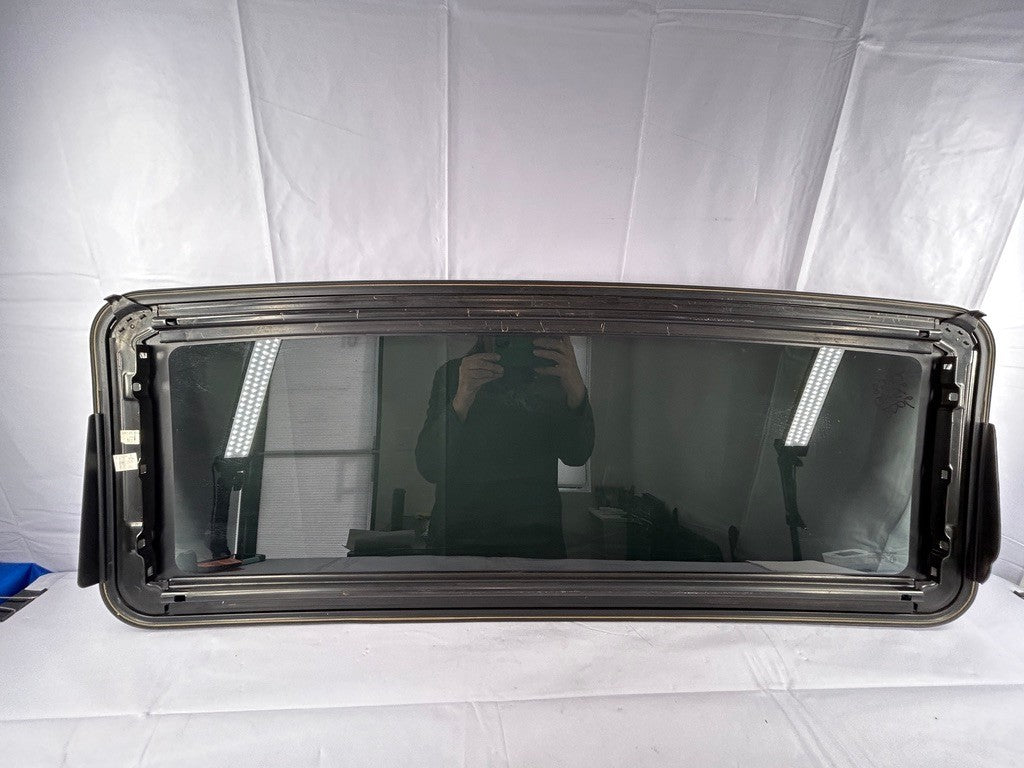 2004-2010 Infiniti QX56 Sunroof Moon Roof Window Glass OEM 912107S010