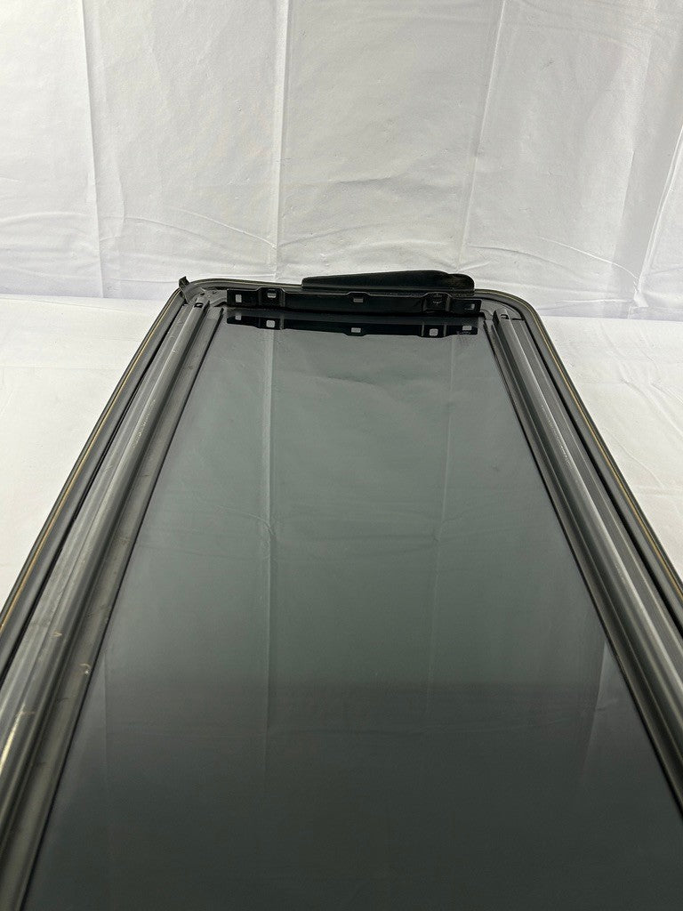 2004-2010 Infiniti QX56 Sunroof Moon Roof Window Glass OEM 912107S010