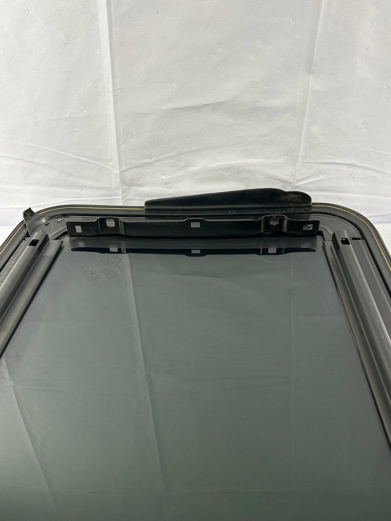 2004-2010 Infiniti QX56 Sunroof Moon Roof Window Glass OEM 912107S010
