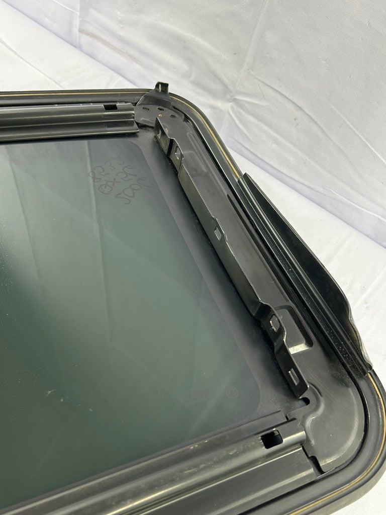 2004-2010 Infiniti QX56 Sunroof Moon Roof Window Glass OEM 912107S010