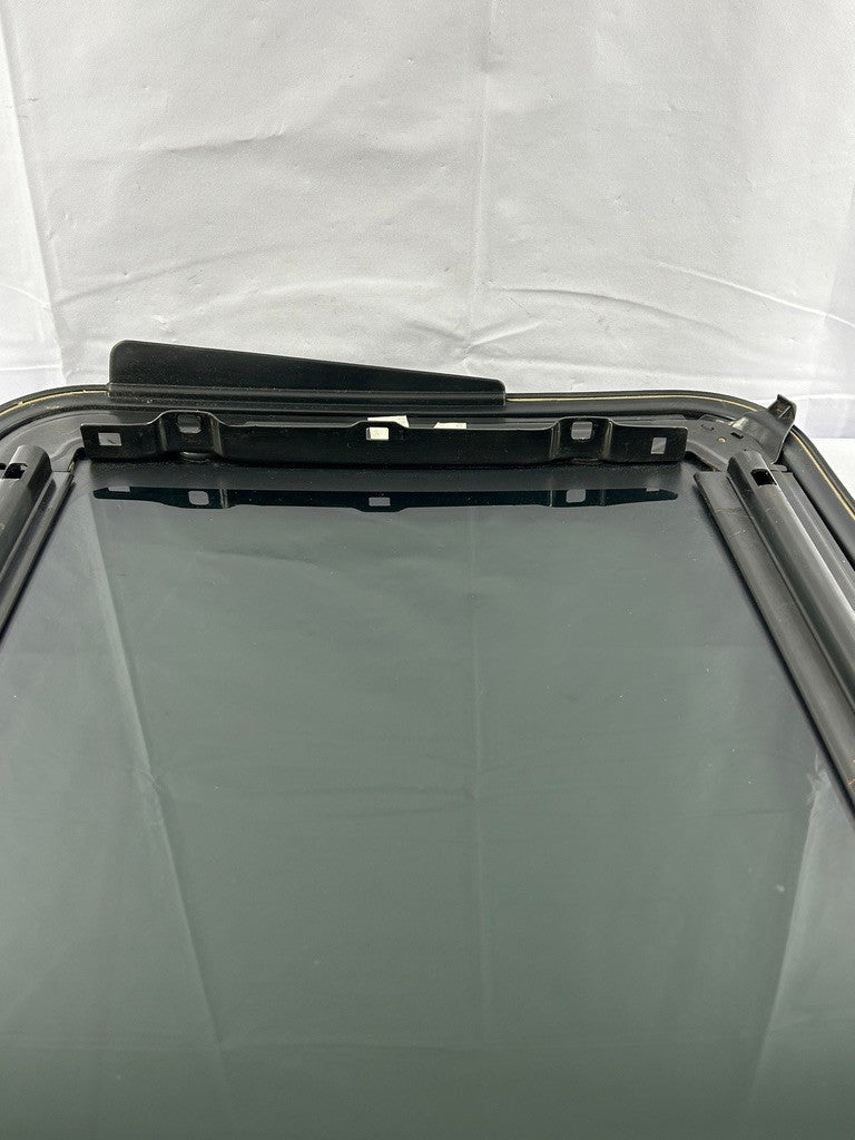 2004-2010 Infiniti QX56 Sunroof Moon Roof Window Glass OEM 912107S010