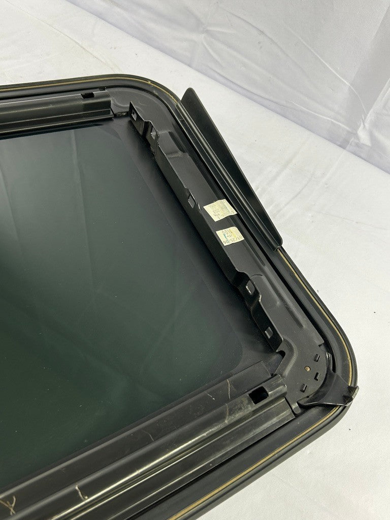 2004-2010 Infiniti QX56 Sunroof Moon Roof Window Glass OEM 912107S010