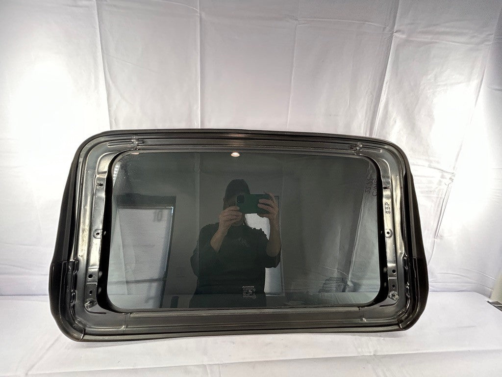 2002-2005 Honda Civic 4 Door Sedan Roof Sunroof Window Glass 70200-S5D-A22 OEM