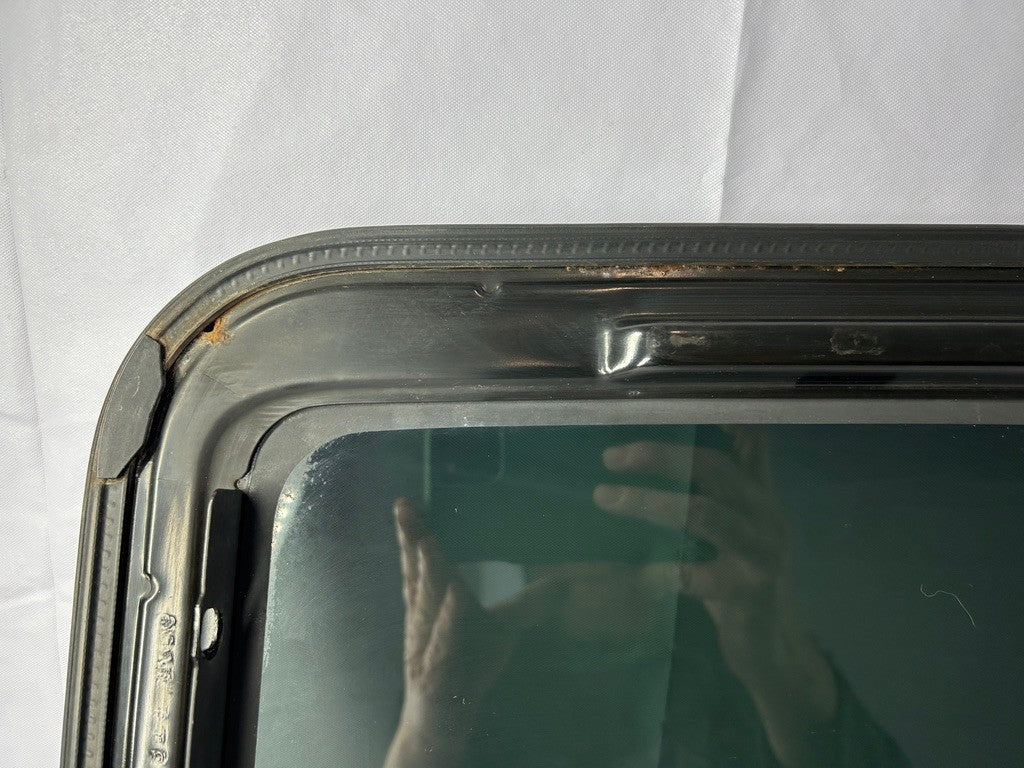 2001-2008 Ford Escape 05-08 Mariner Sliding Power Sunroof Glass 5L8Z-7850054-AA