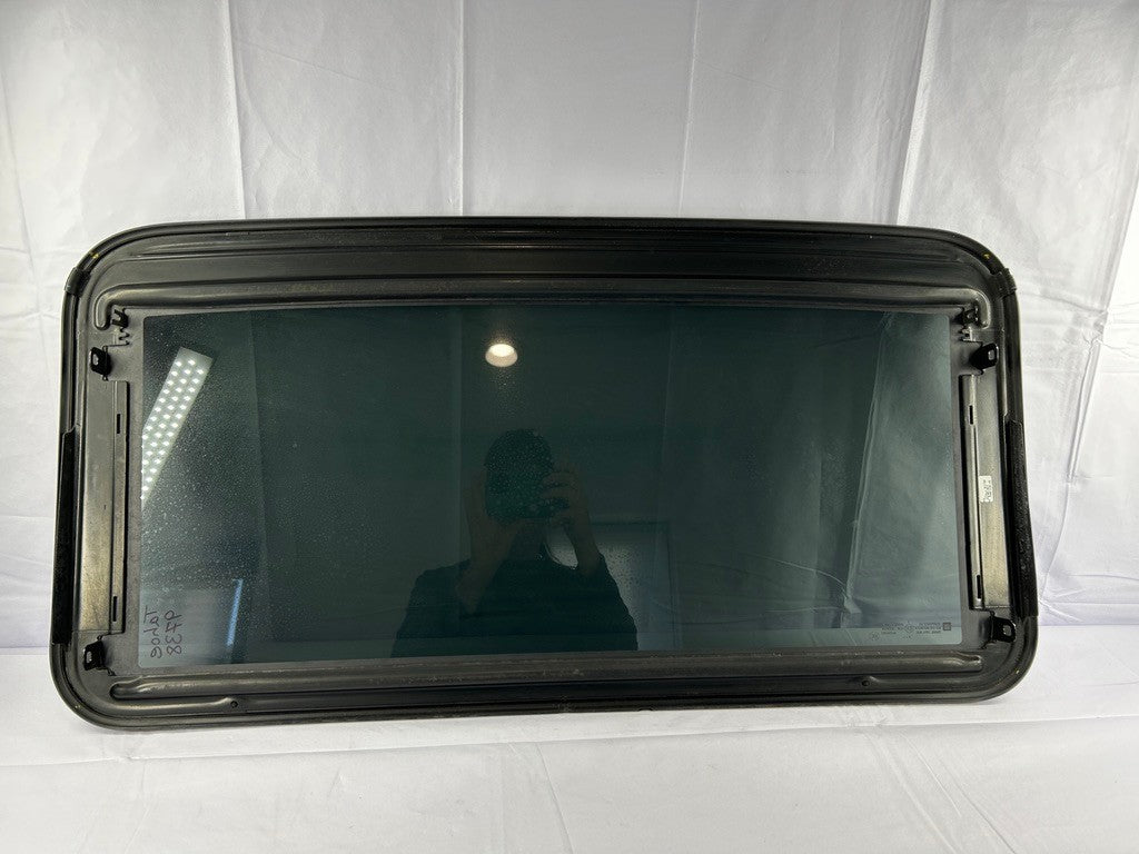 2007-2014 Chevy Suburban Tahoe Sunroof Glass Assembly OEM 22815953