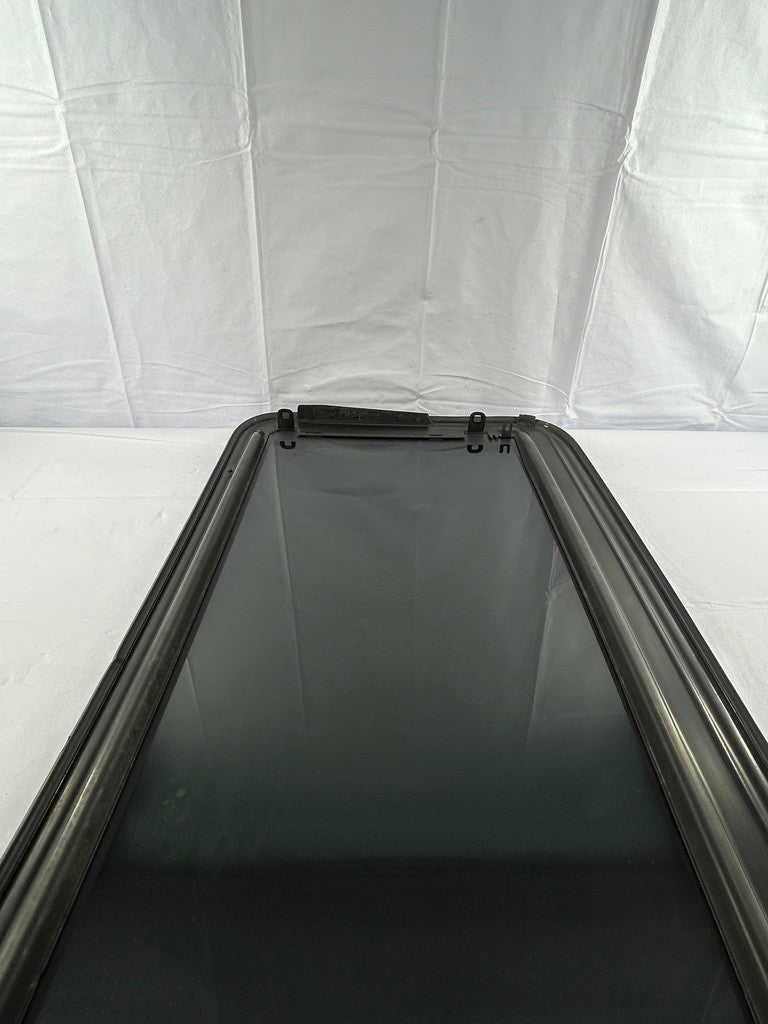 2007-2014 Chevy Suburban Tahoe Sunroof Glass Assembly OEM 22815953