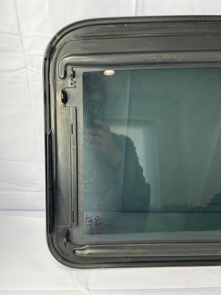 2007-2014 Chevy Suburban Tahoe Sunroof Glass Assembly OEM 22815953