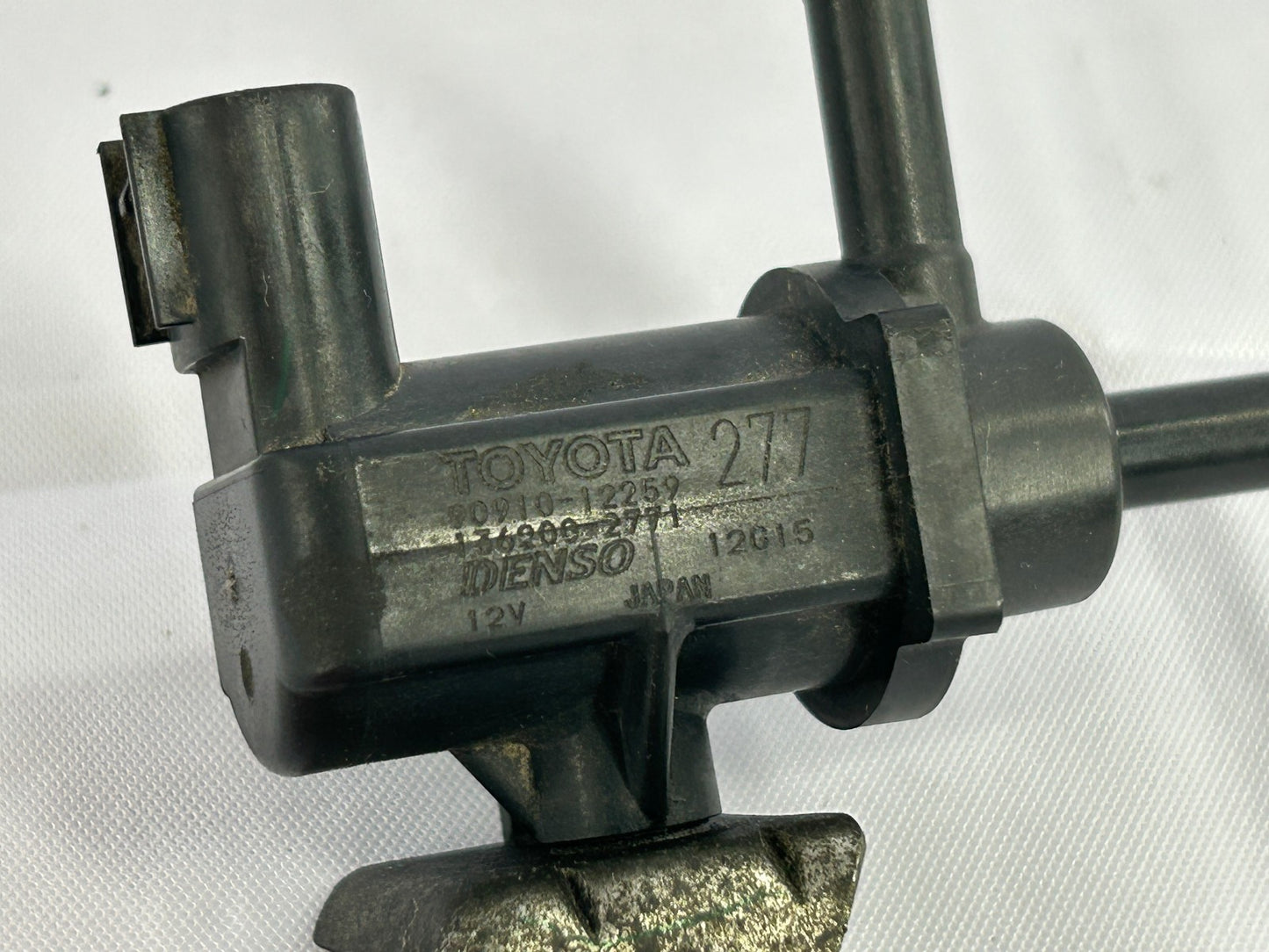 2003-2006 Toyota Tundra Vacuum Switching Valve 25860-50160 OEM