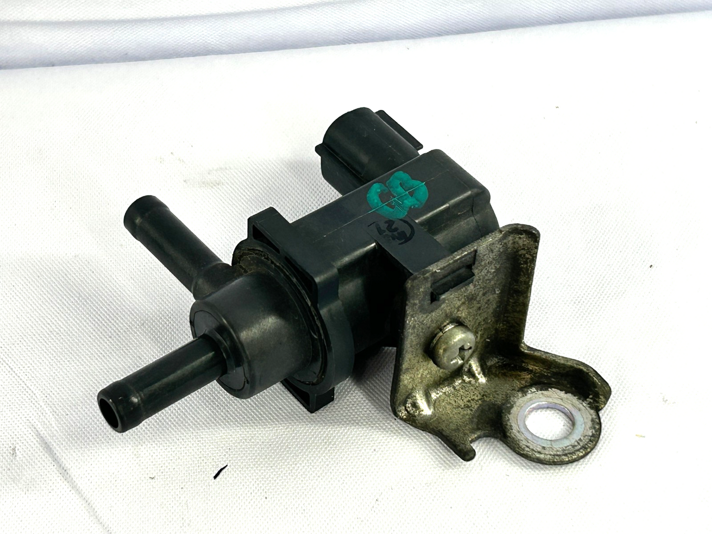 2003-2006 Toyota Tundra Vacuum Switching Valve 25860-50160 OEM