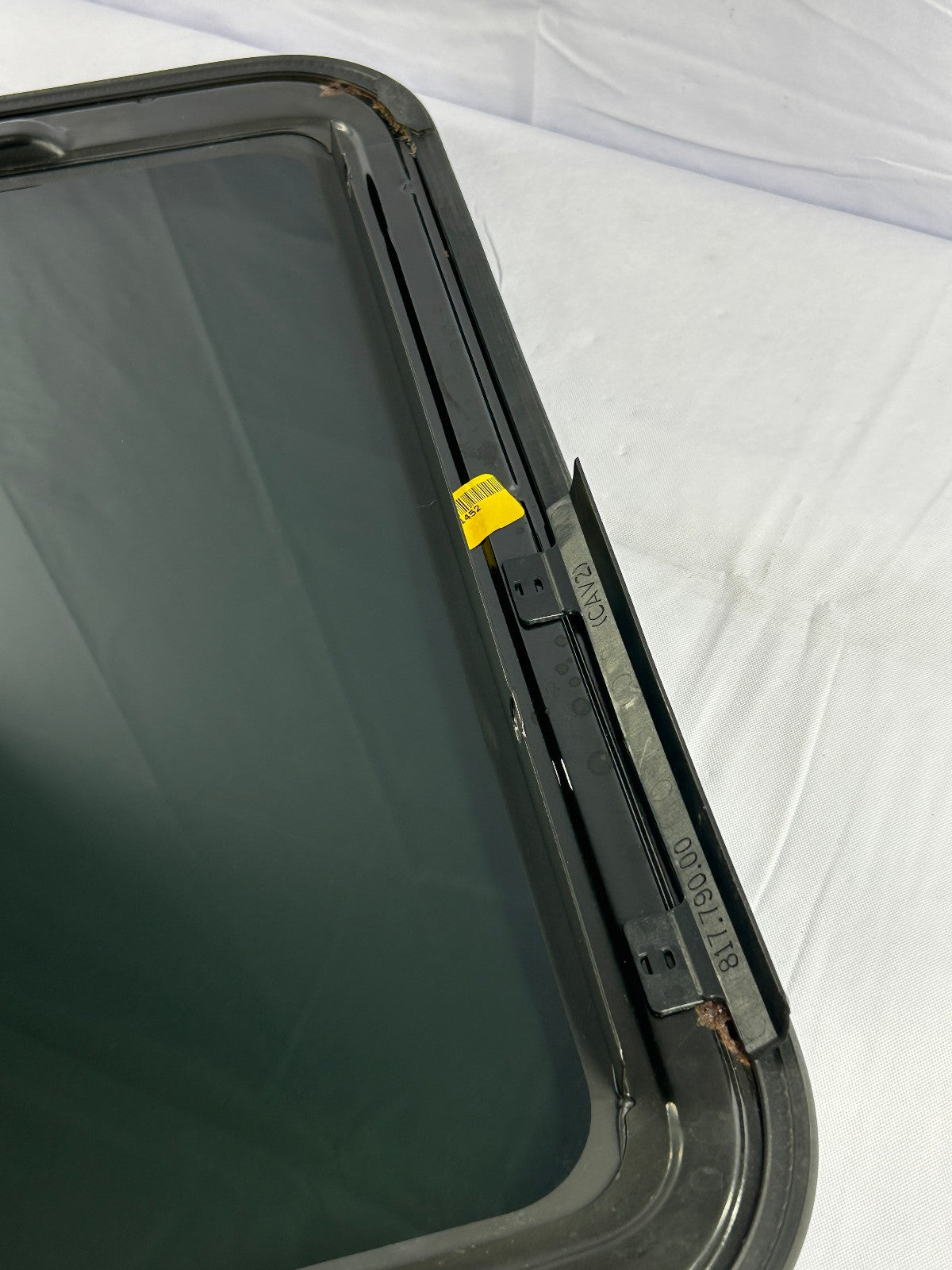 2001-2004 Mazda Tribute Sunroof Moon Roof Glass OEM EC03-69-810