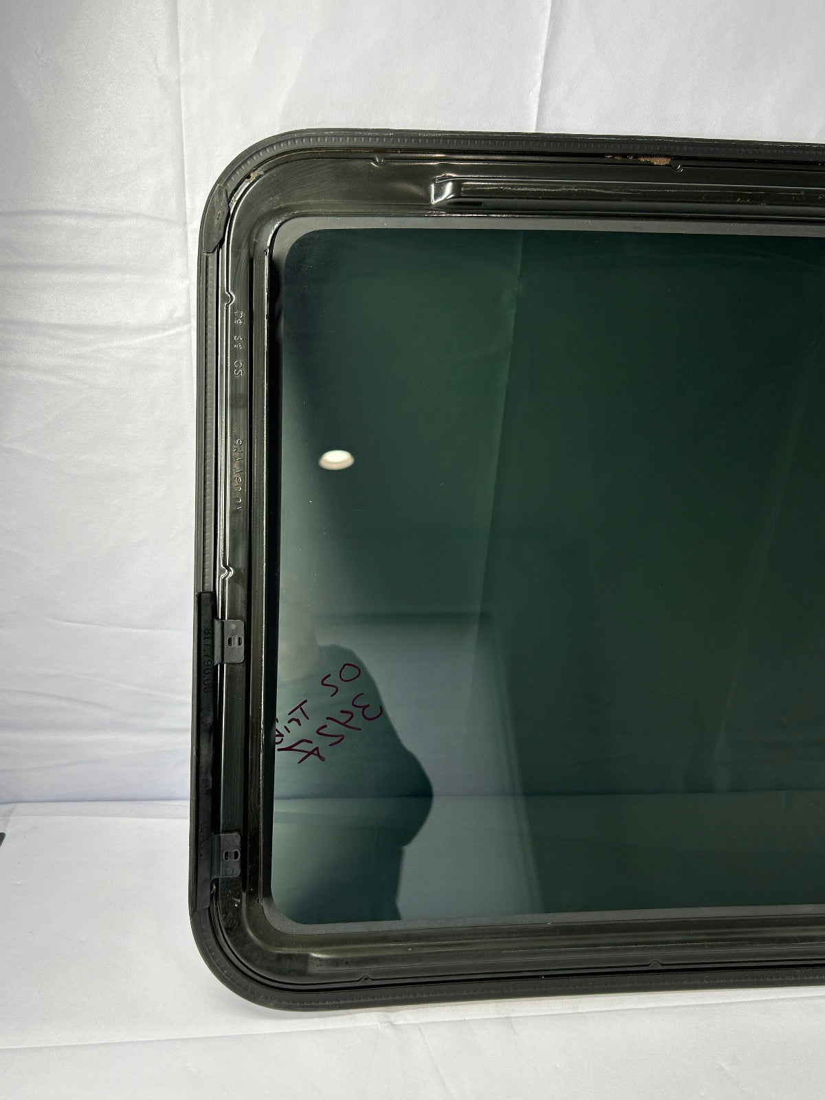 2001-2004 Mazda Tribute Sunroof Moon Roof Glass OEM EC03-69-810