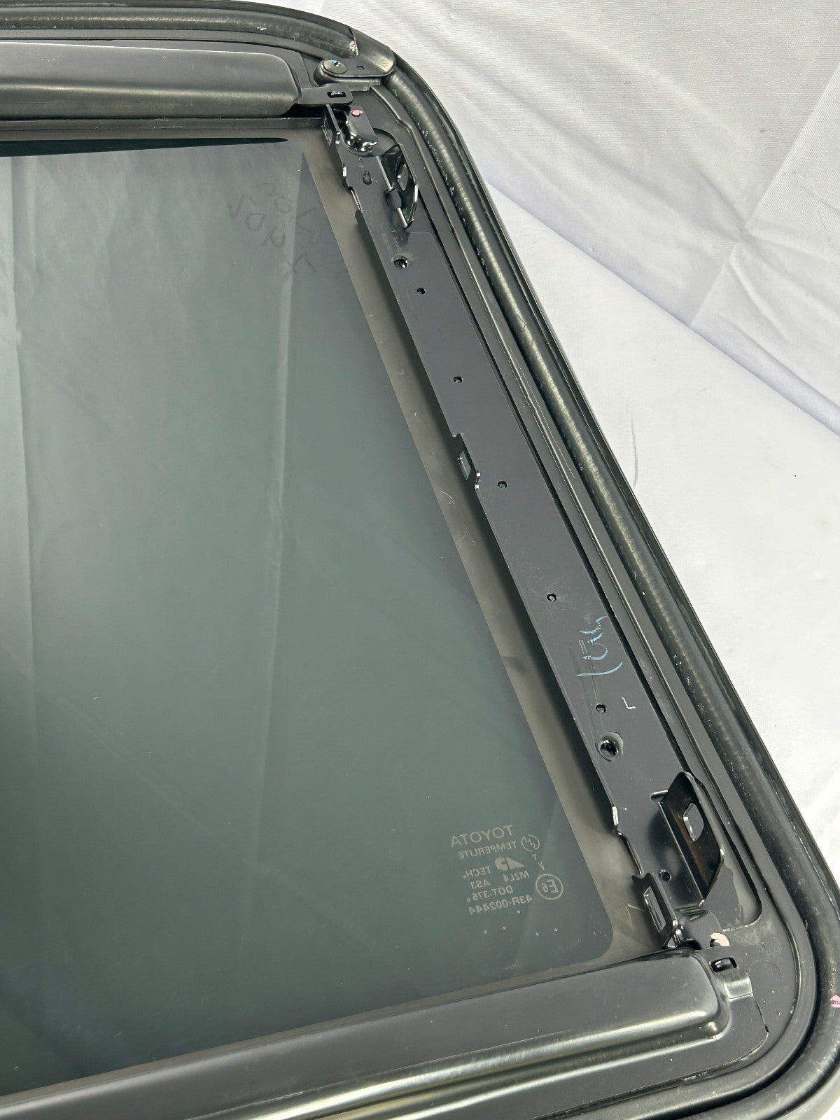 2000-2004 Toyota Avalon Sun Roof Sunroof Window Glass Factory 63201-AC010