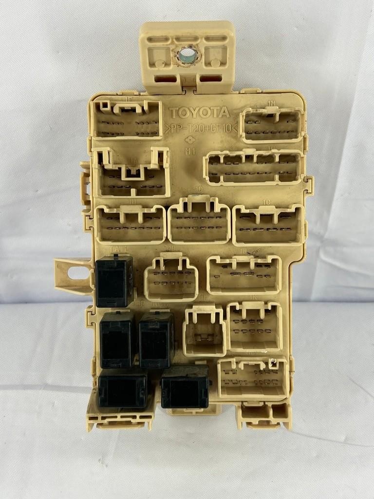 2001-2003 Toyota Sequoia Fuse Box Relay Integration Assembly OEM