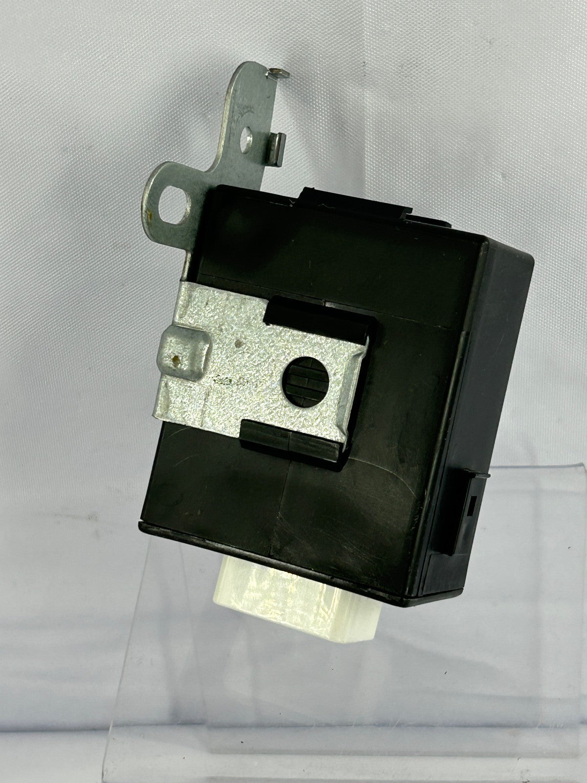 2001-2004 Toyota Sequoia Under Dash Controller Receiver Computer Module Unit OEM