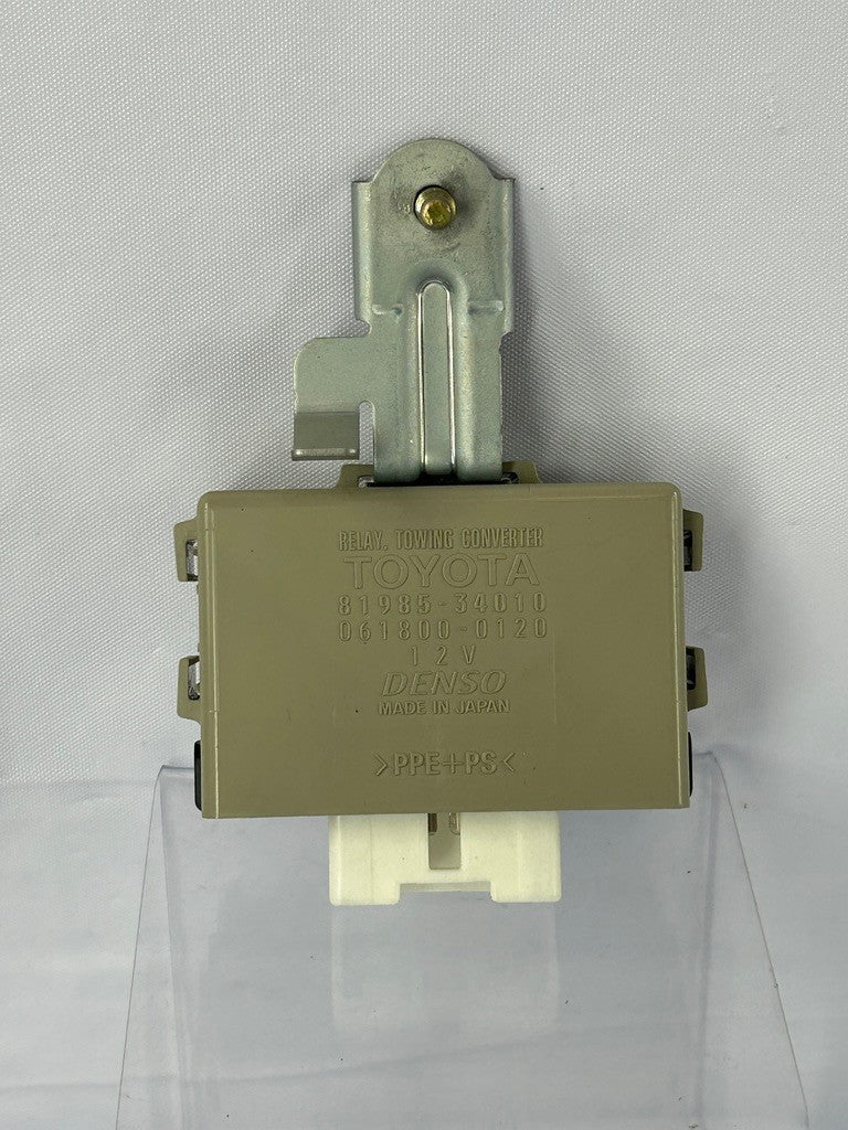 2001-2004 Toyota Sequoia Towing Converter Relay 81985-34010 OEM