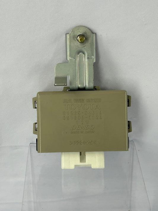 2001-2004 Toyota Sequoia Towing Converter Relay 81985-34010 OEM