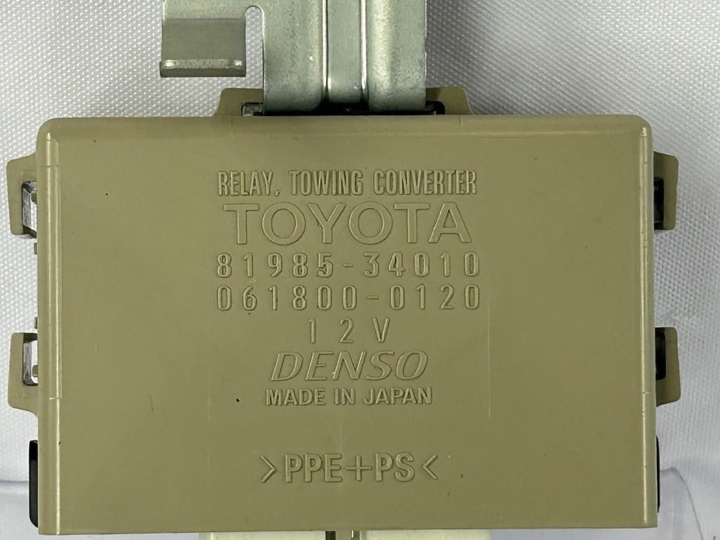 2001-2004 Toyota Sequoia Towing Converter Relay 81985-34010 OEM