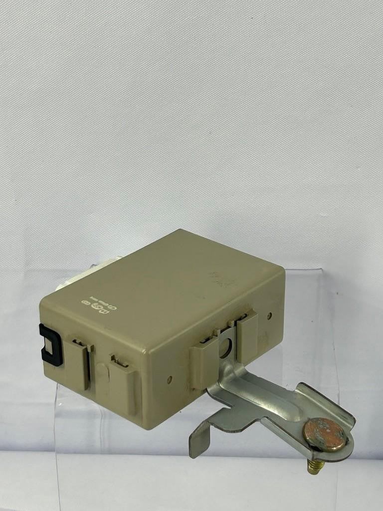 2001-2004 Toyota Sequoia Towing Converter Relay 81985-34010 OEM