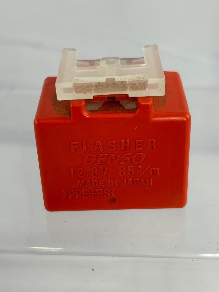 2001-2007 Toyota Sequoia Flasher Relay Turn Signal 81980-34020 Assembly OEM