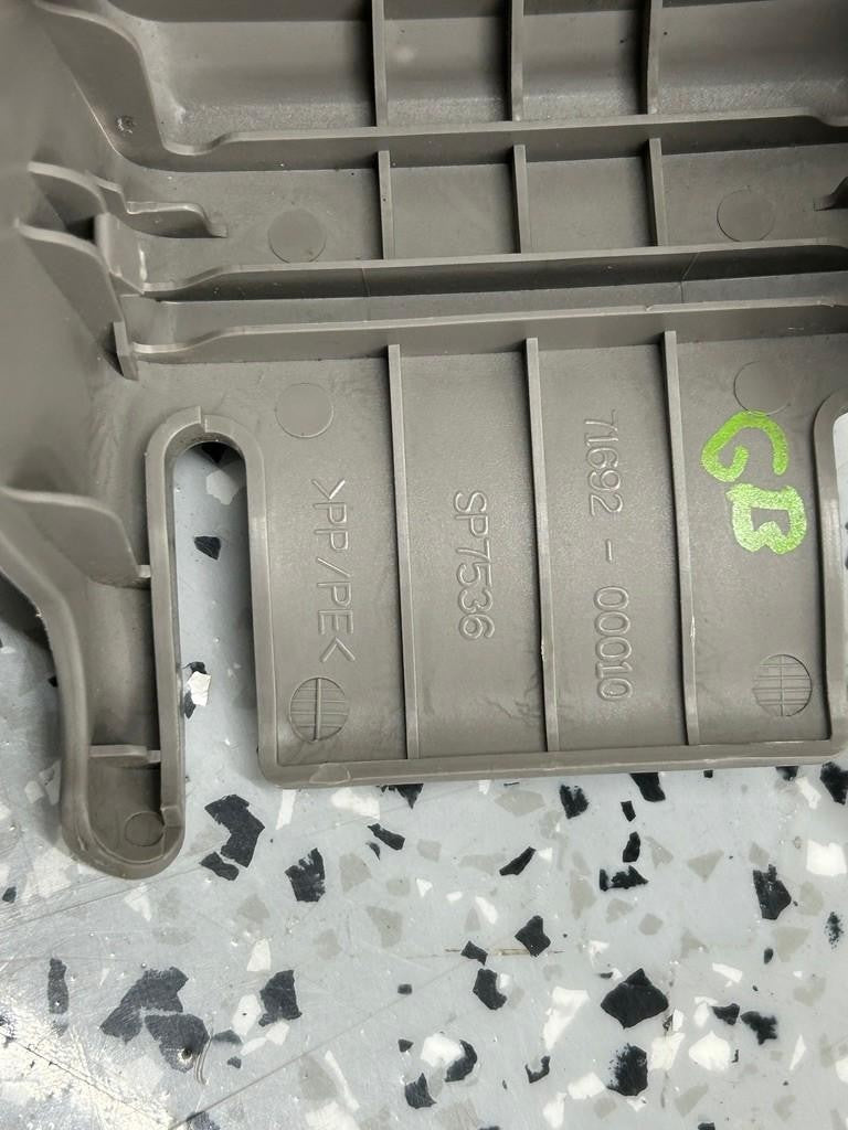 2001-2007 Toyota Sequoia 2nd Row LH or RH Seat Floor Hinge Cover 71692-00010 OEM