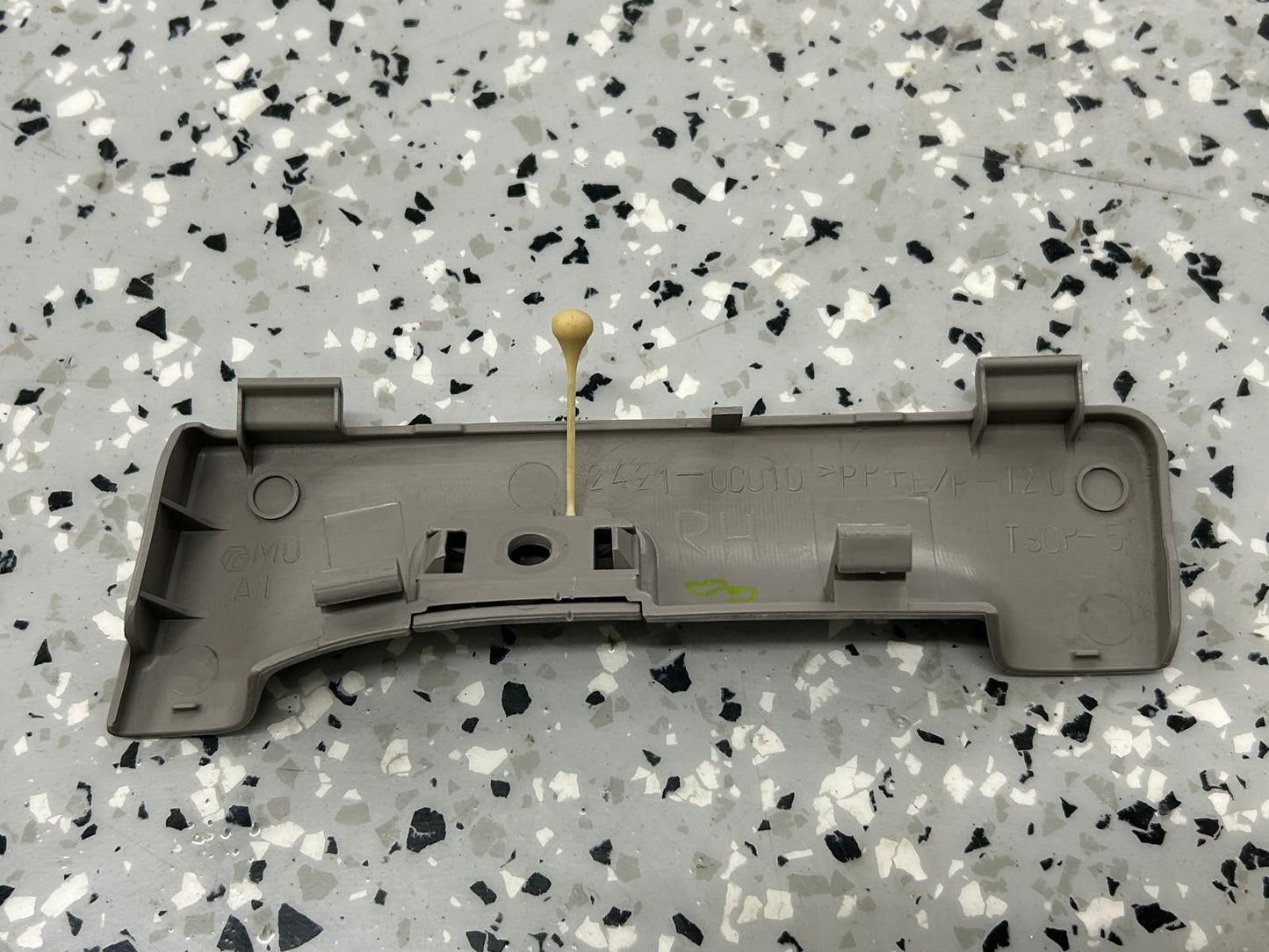 2001-2007 Toyota Sequoia Right Center Pillar Garnish Cover Gray 62421-0C010 OEM